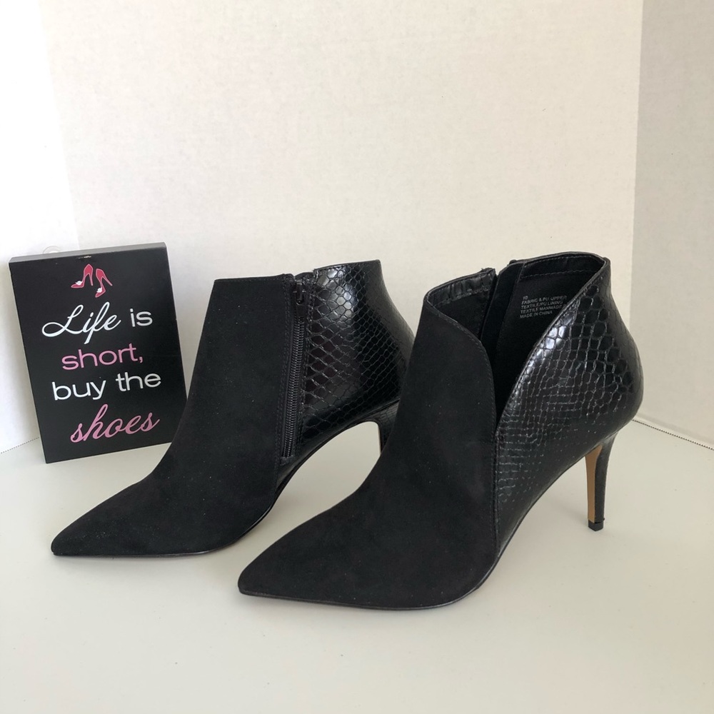 Express Black Pointed Toe Zip Heeled Boots Size 10